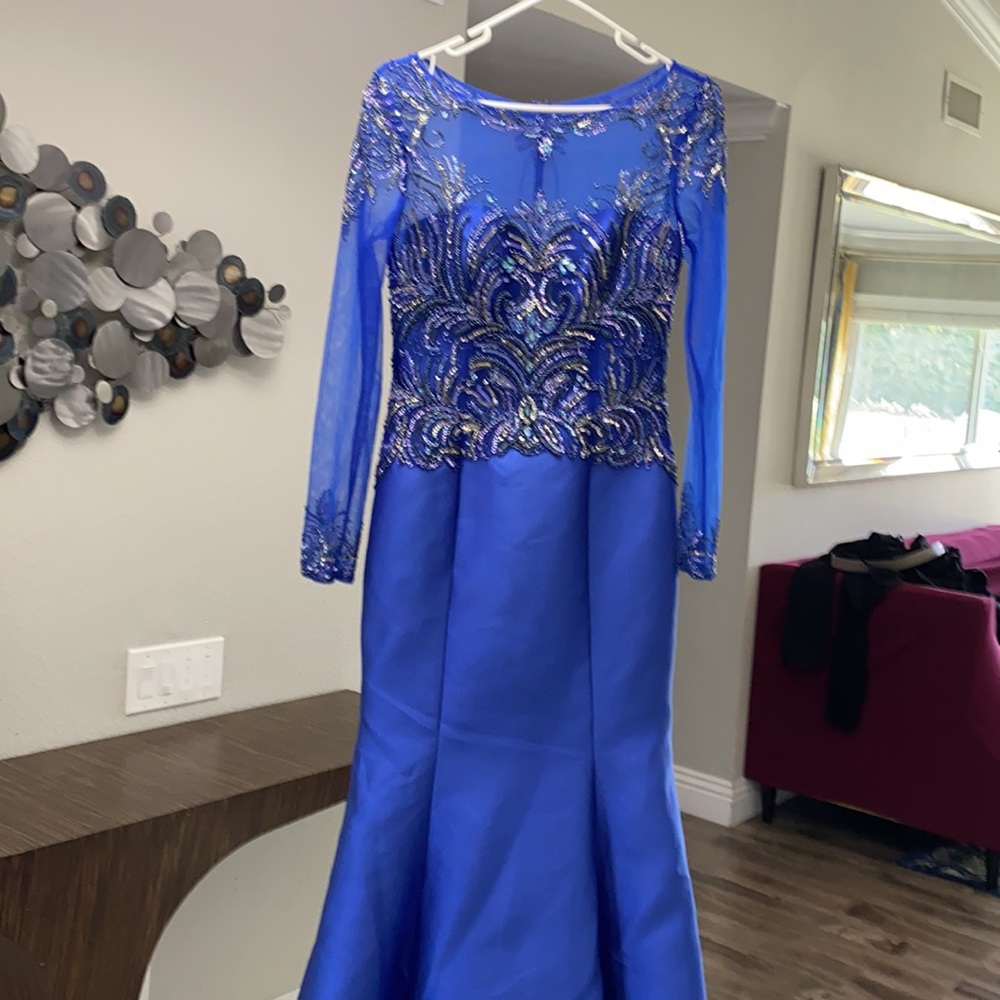 Dress - Picture 3 of 4
